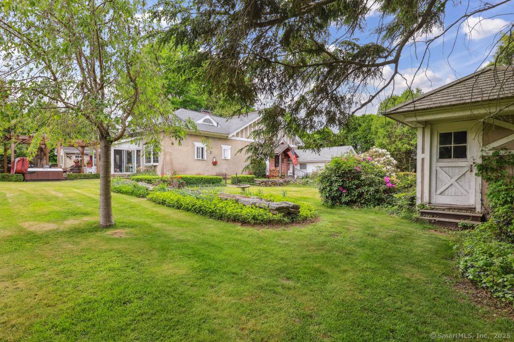 9 Columbus Avenue - Photo 1