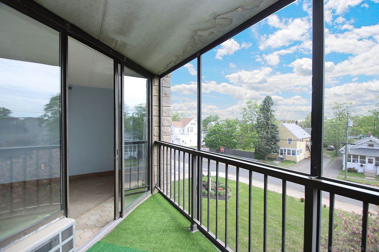 140 Captain Thomas Boulevard - Photo 1