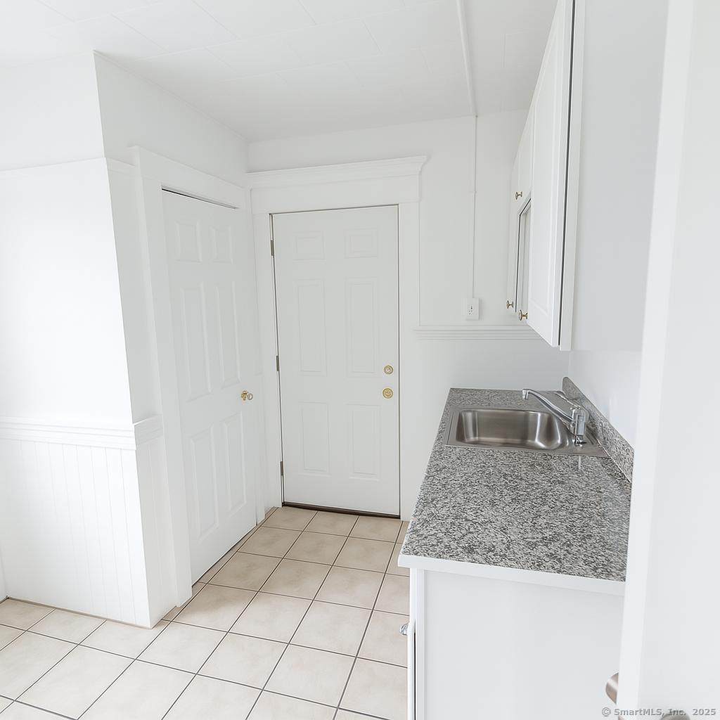 225 Helen Street - Photo 1