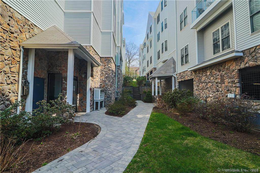 105 Richards Avenue - Photo 1