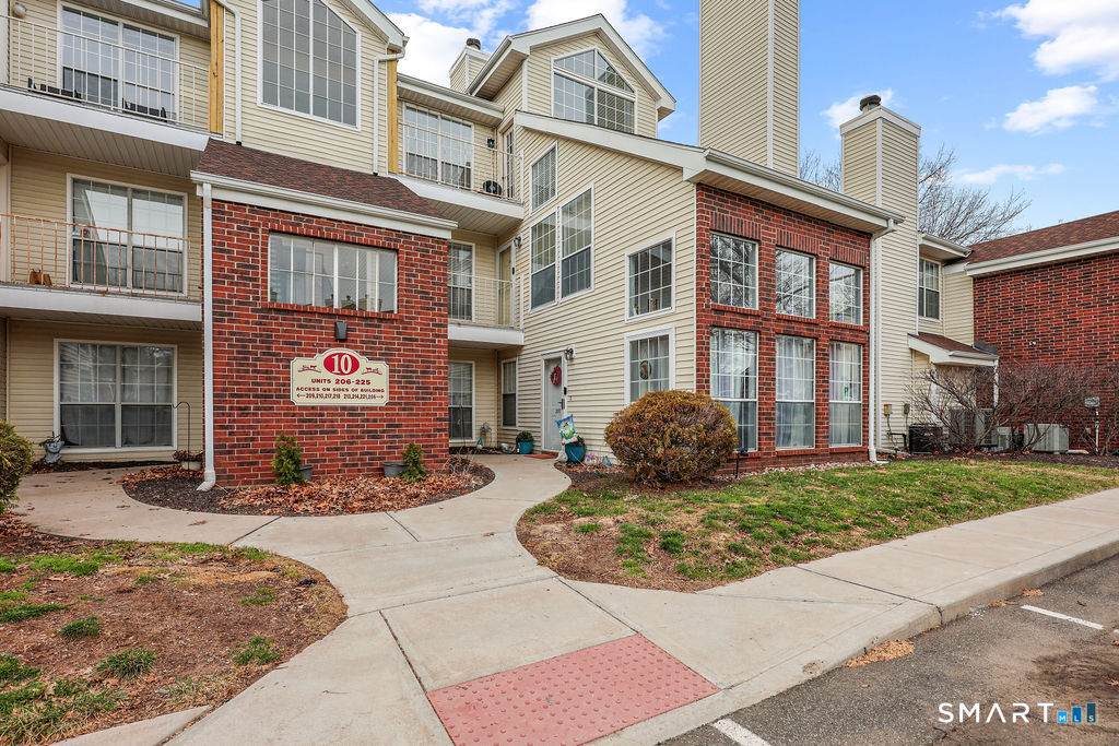 215 Carriage Crossing Lane - Photo 1