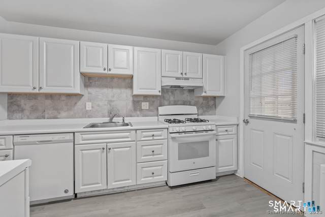 28 Hamilton Court - Photo 1