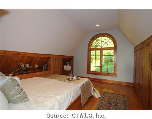 152 Whitehall Avenue - Photo 1