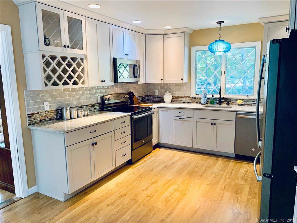 68 Kings Highway - Photo 1