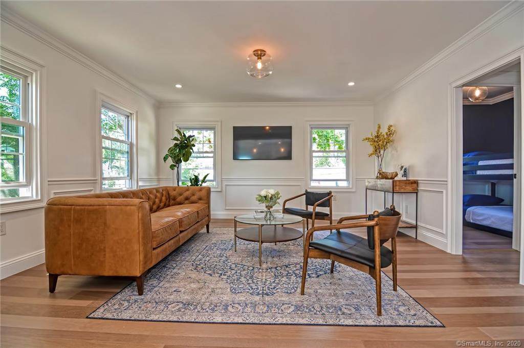 8-10 High Street - Photo 1