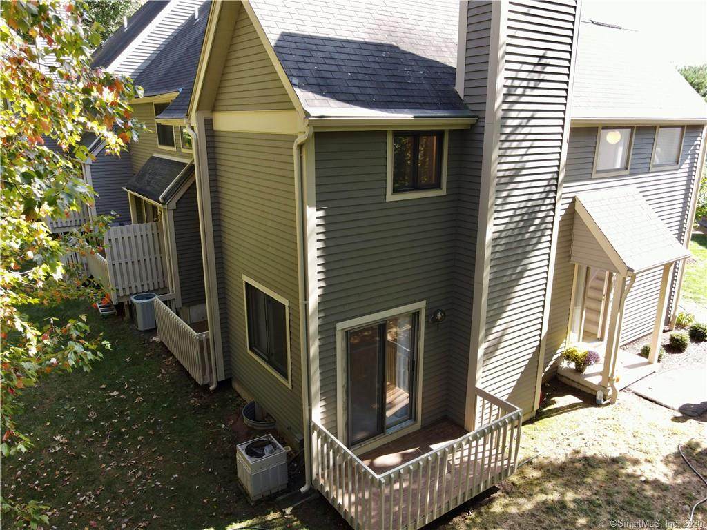 8 Rivermead - Photo 1