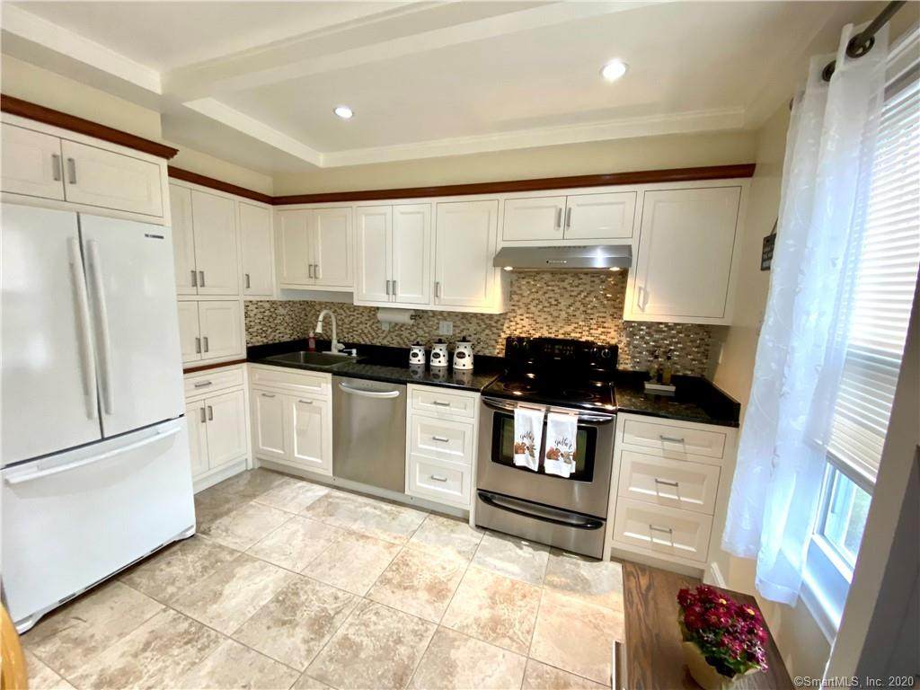 21 Spring Hill Avenue - Photo 1