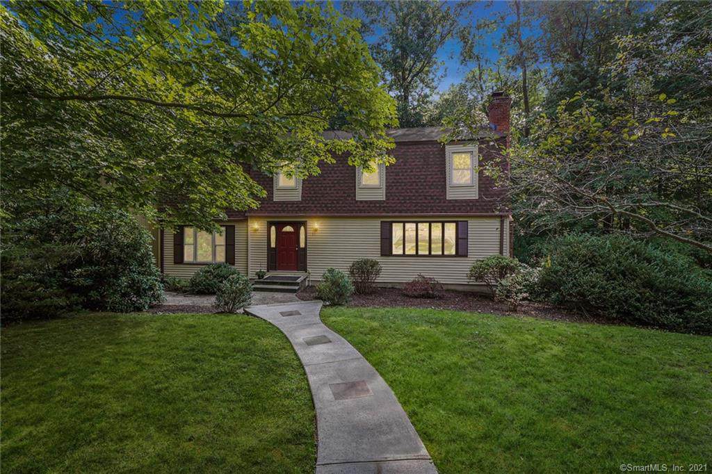 51 Pine Hollow Drive - Photo 1