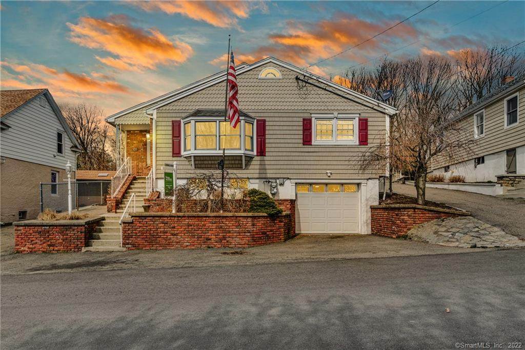 135 Lakeview Avenue - Photo 1