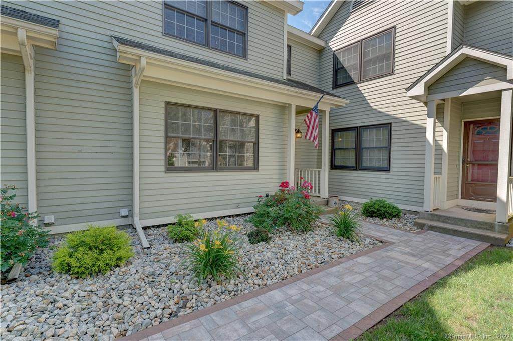 906 Canterbury Lane - Photo 1