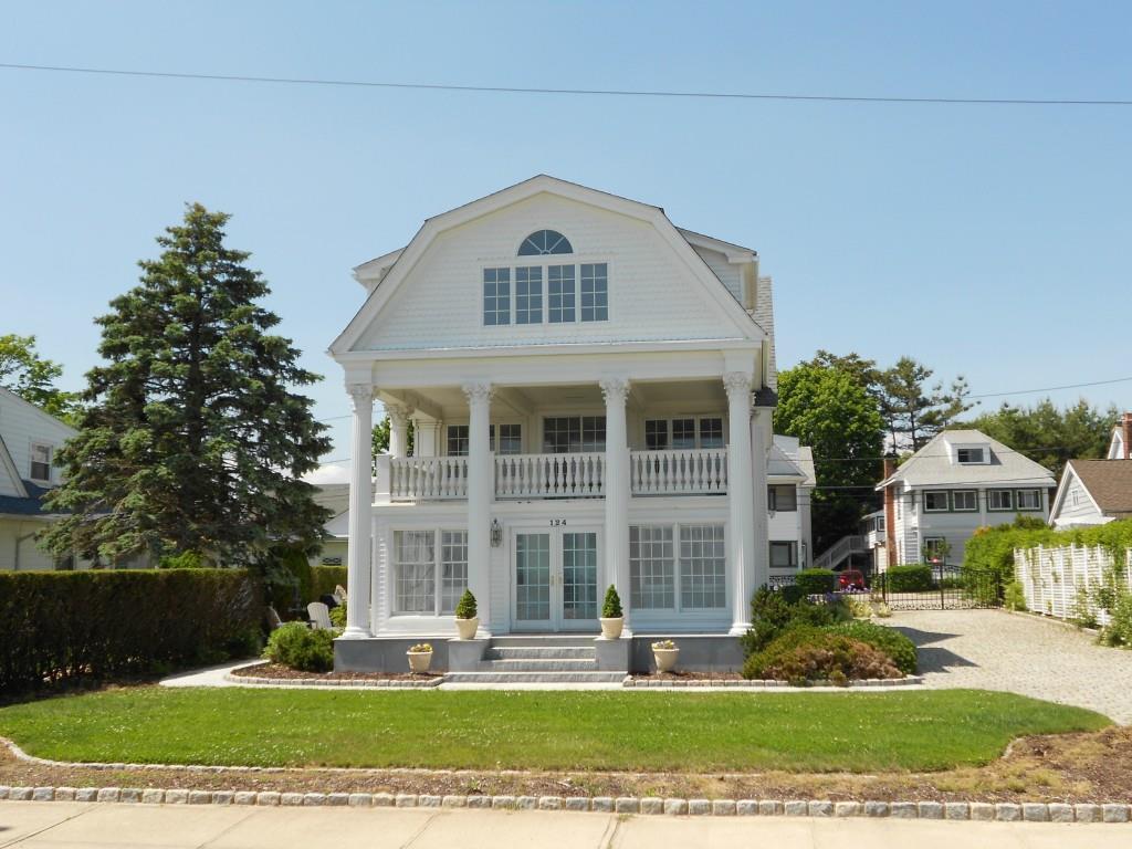 124 Beach Avenue - Photo 1