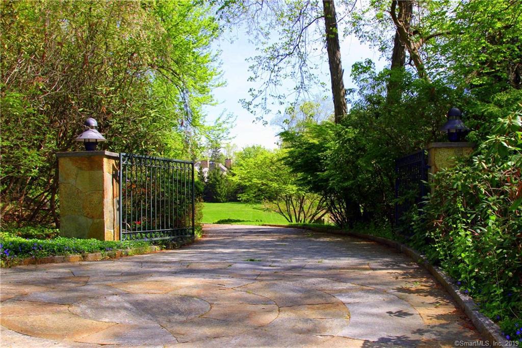 83 Red Coat Road - Photo 1