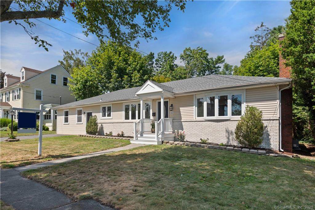 12 Colonial Circle - Photo 1