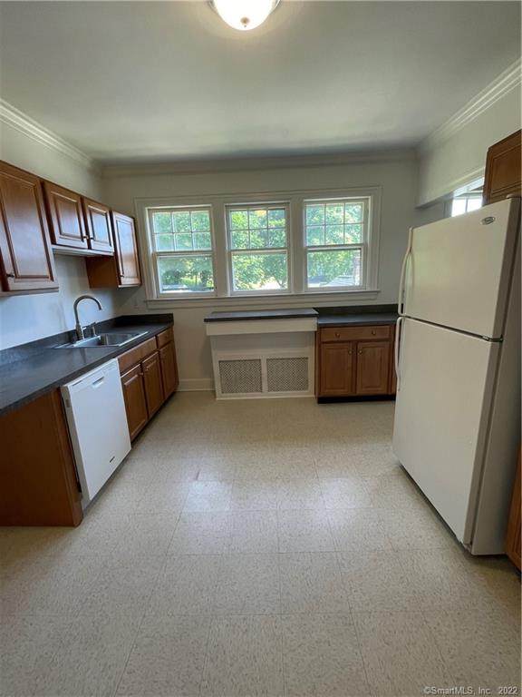 89 Pemberwick Road - Photo 1