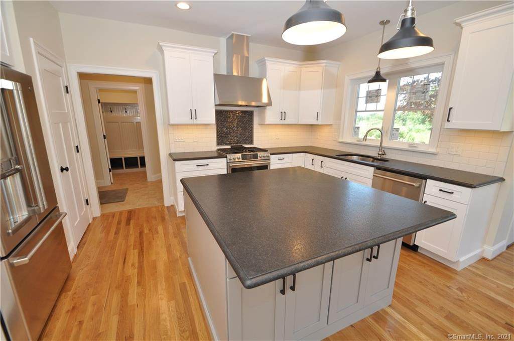 4 Fiddlehead Place - Photo 1