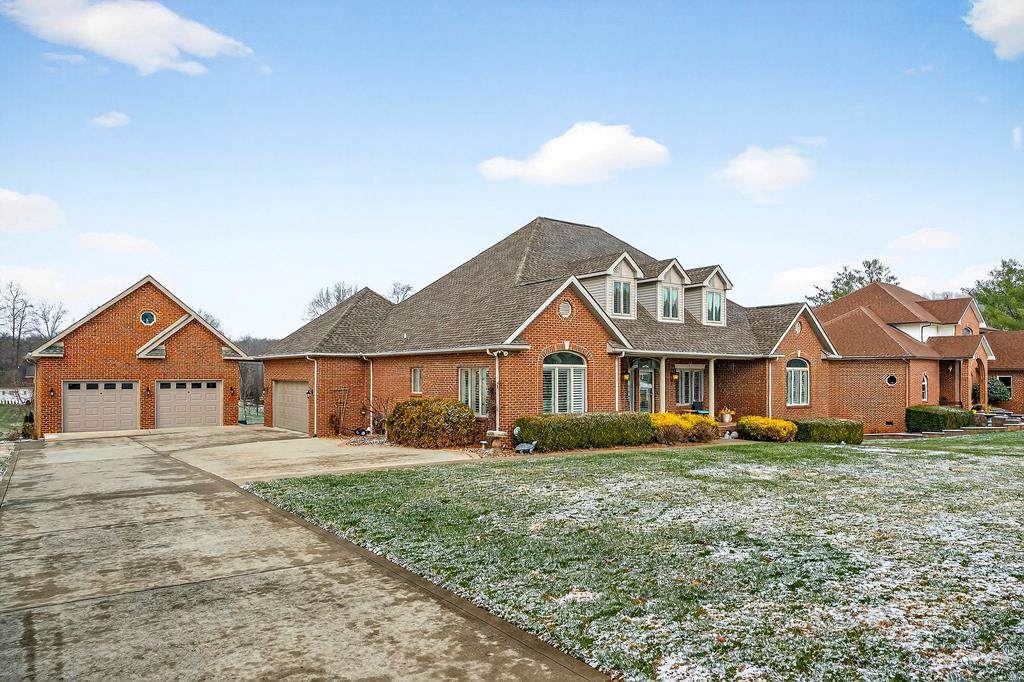 936 Plantation Dr - Photo 1