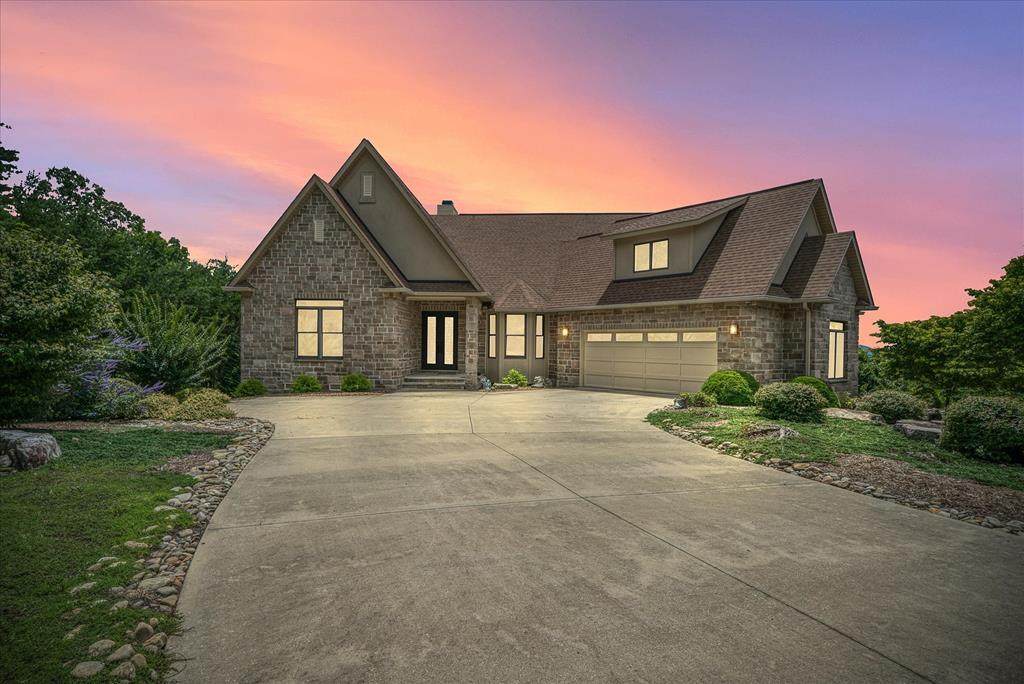 61 Bluff View Ct. - Photo 1