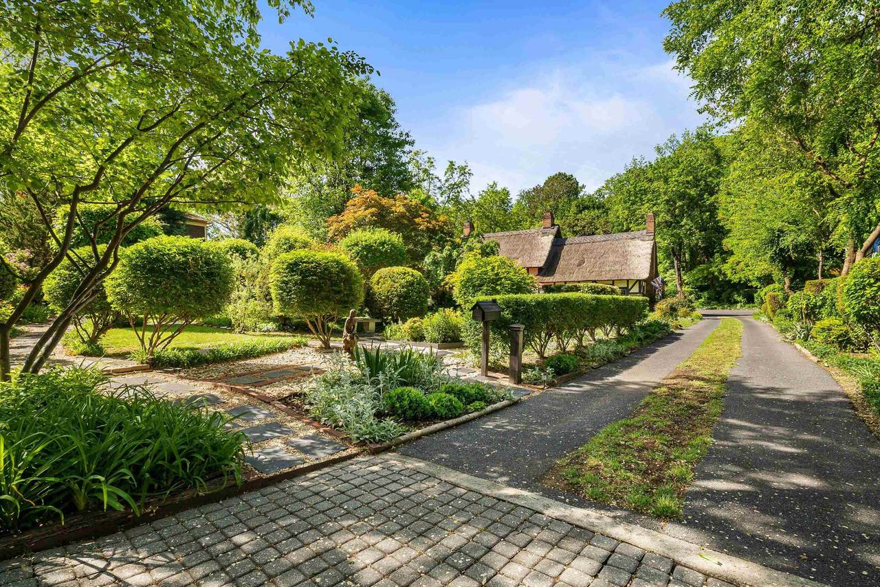 950 Beverley St - Photo 1