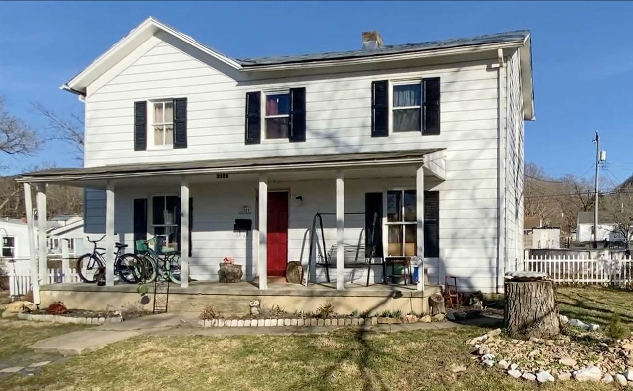 2144 Oak Ave - Photo 1