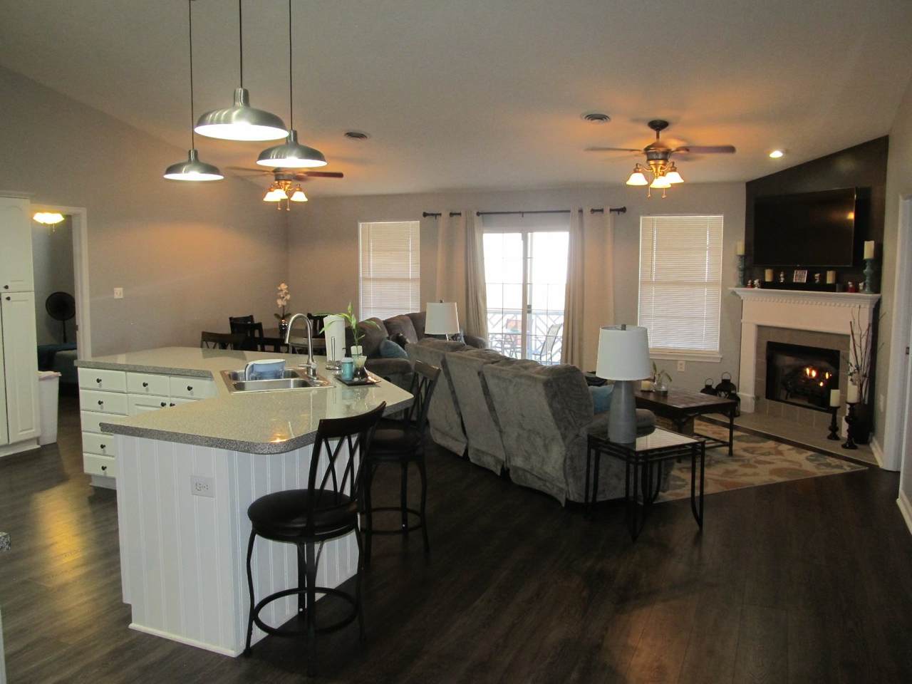 305 Greenwood Rd - Photo 1