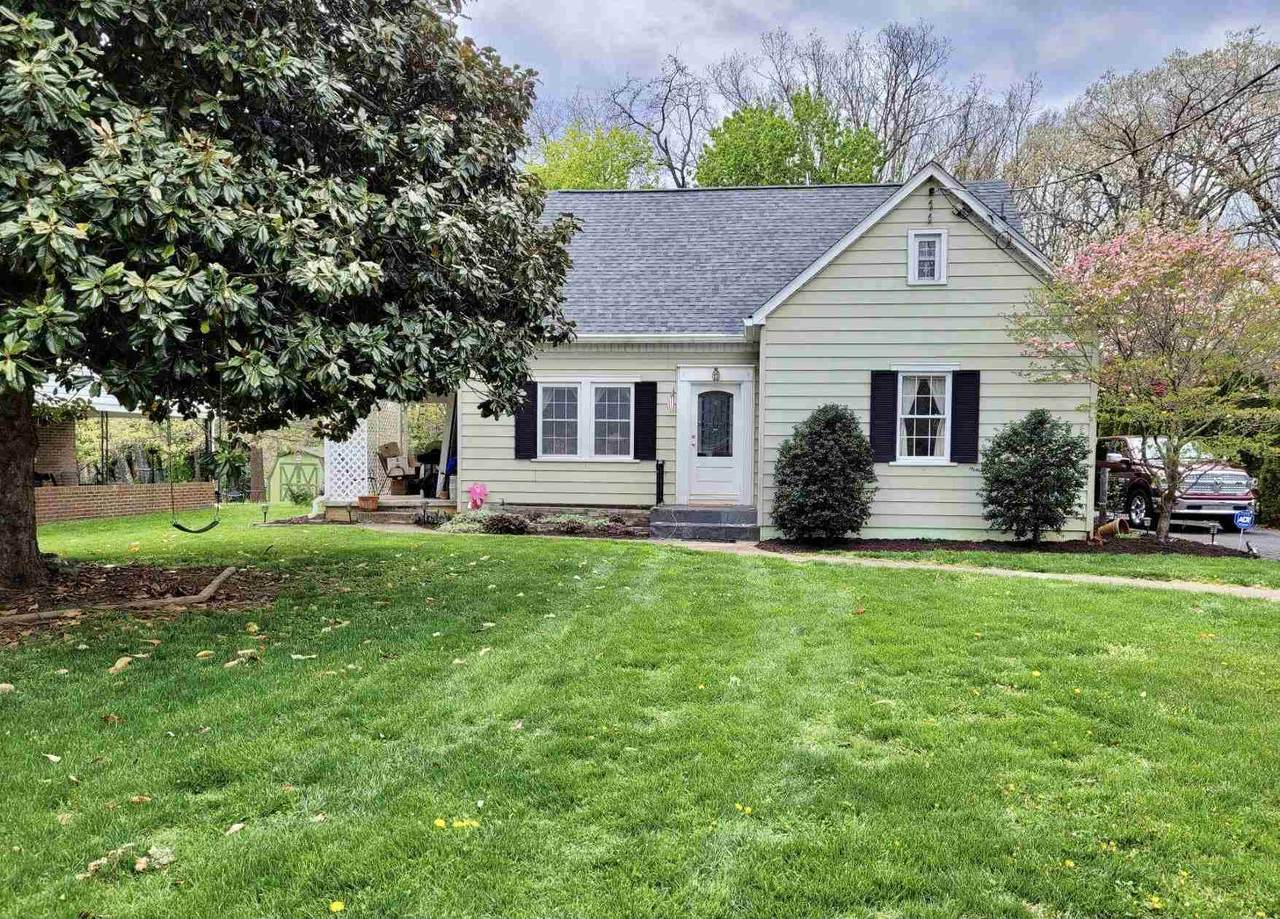 112 College Cir - Photo 1