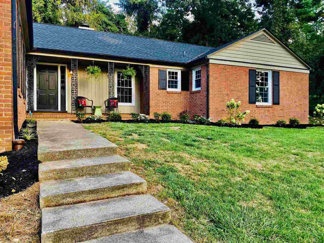900 Oak Hill Dr - Photo 1