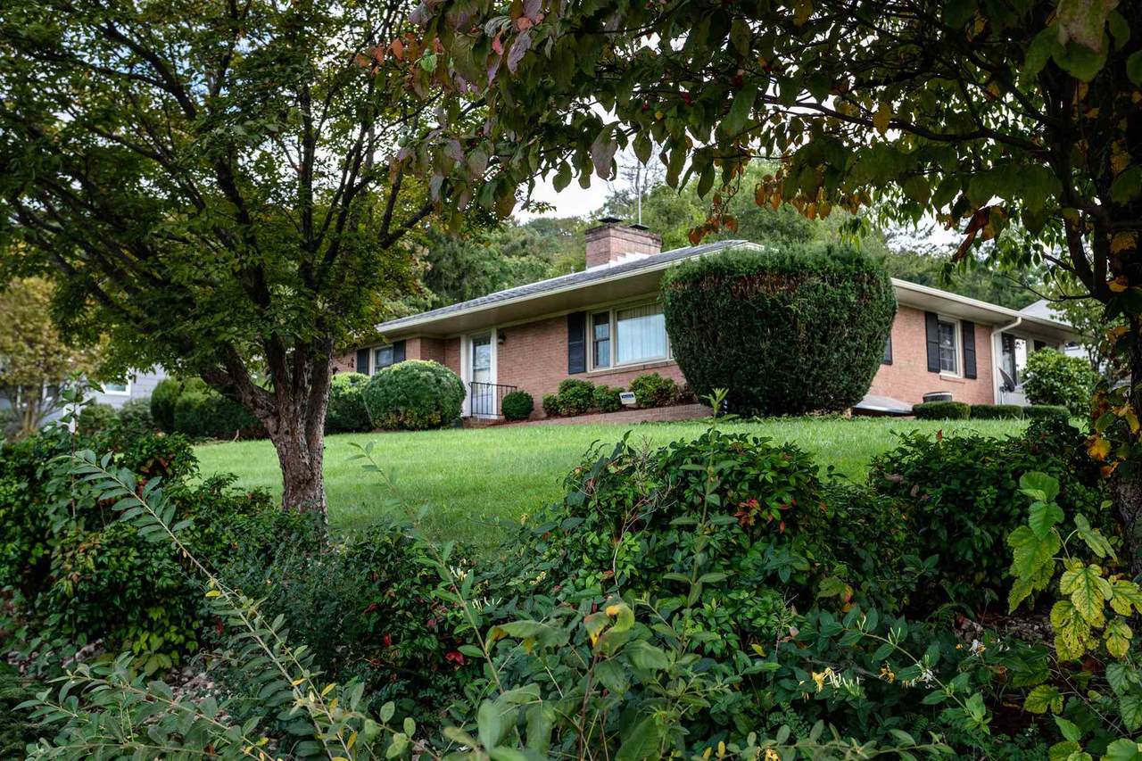 1194 Westmoreland Dr - Photo 1