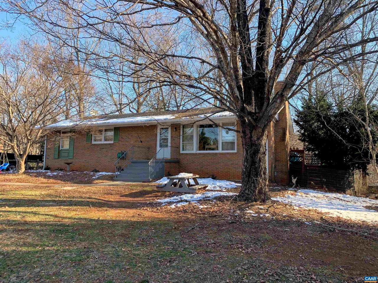 1040 Allendale Dr - Photo 1