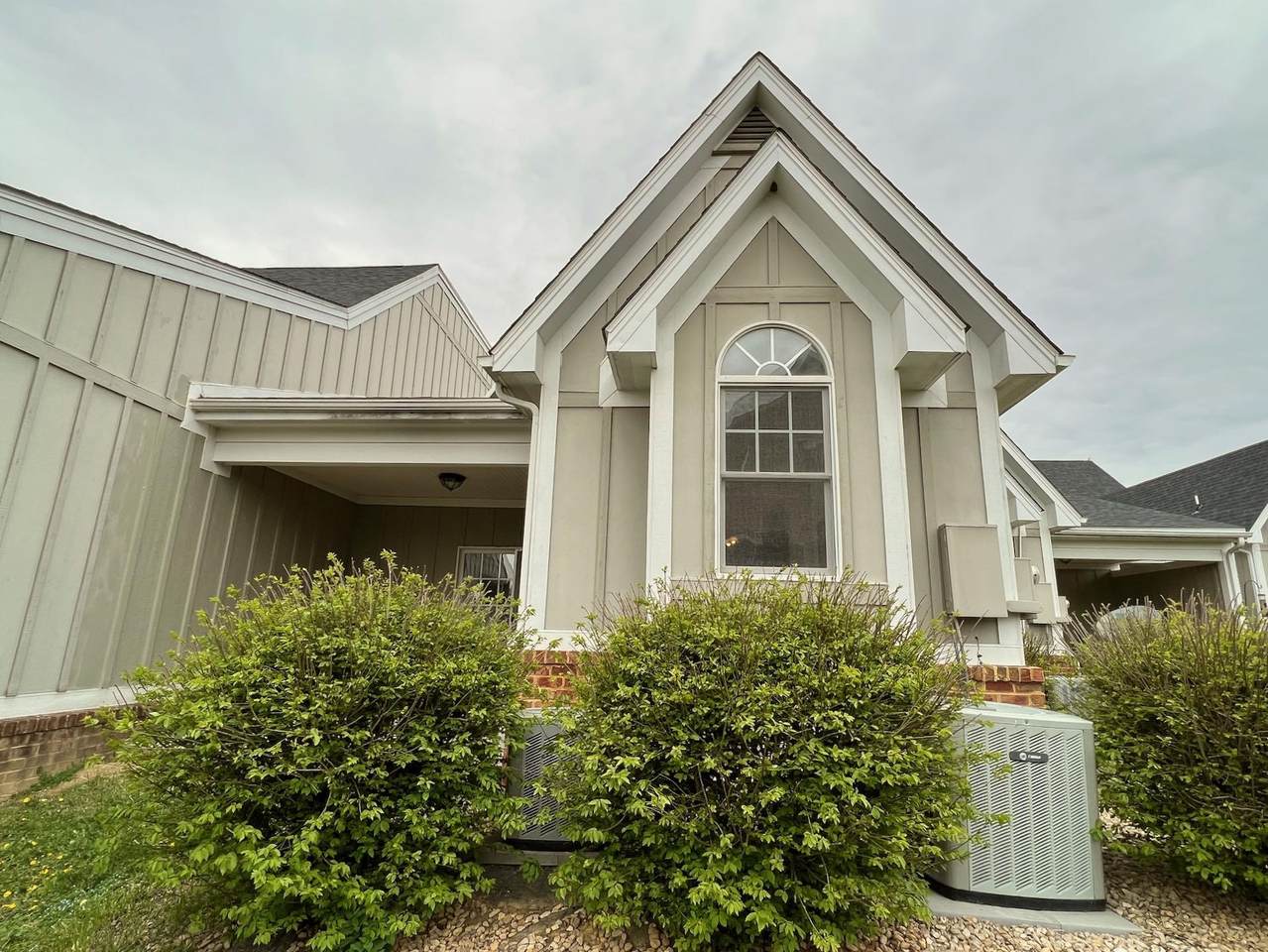 12 Abbey Ct - Photo 1