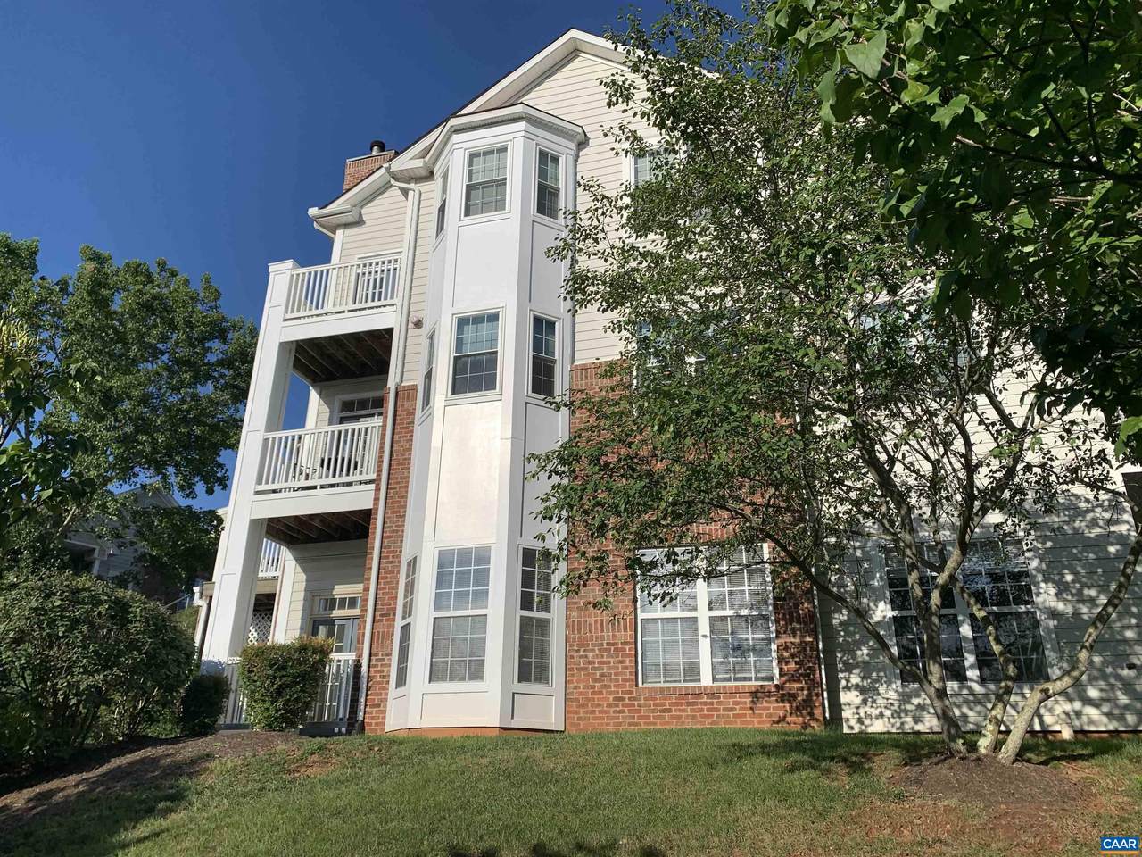 1055 Weybridge Ct - Photo 1