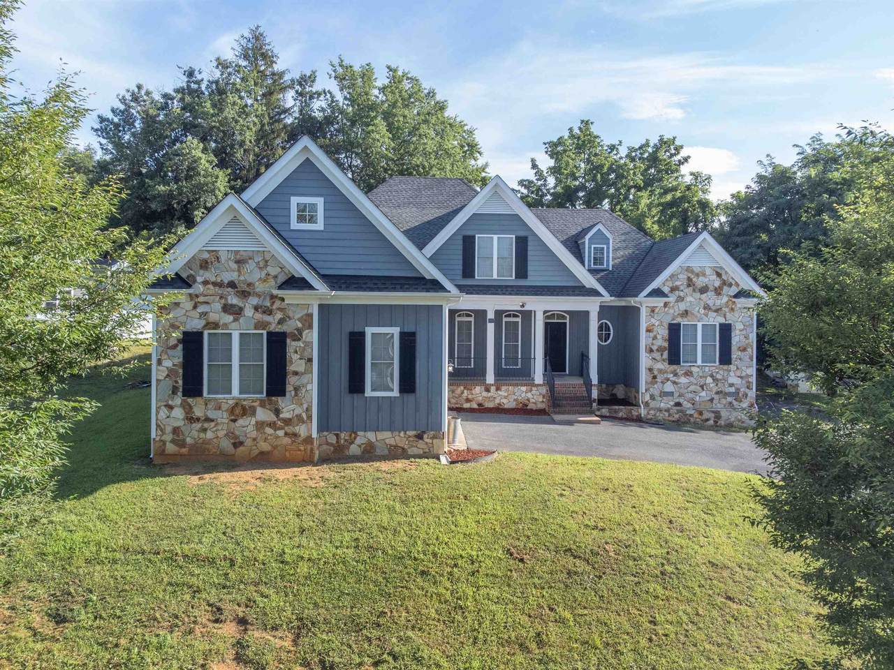 2425 Forest Dr - Photo 1
