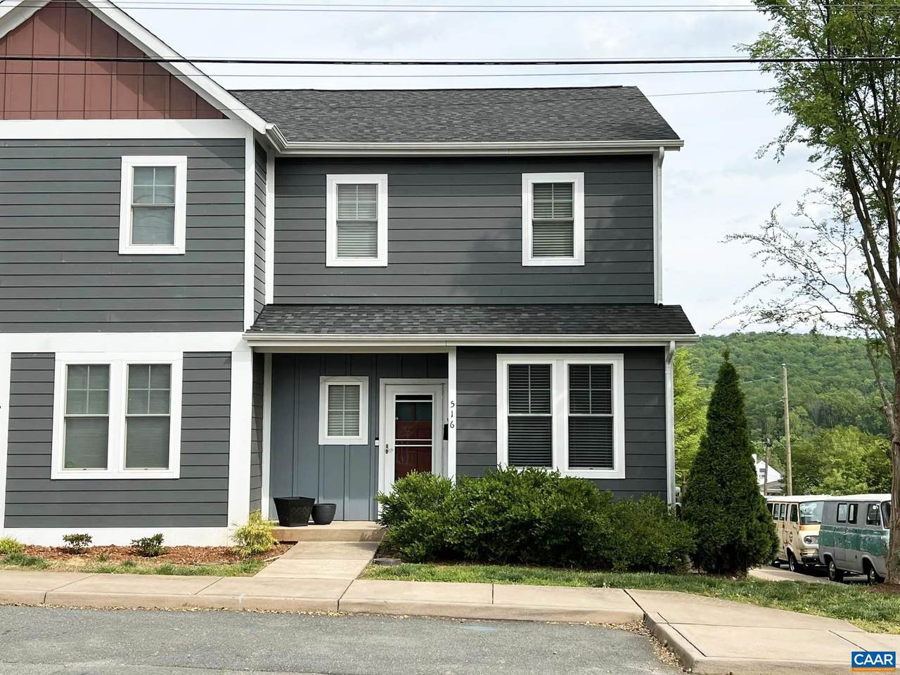 516 Rives St - Photo 1