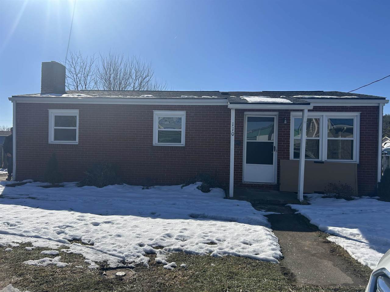 110 River Rd N - Photo 1