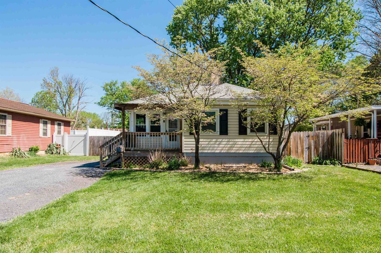 409 Bruce St - Photo 1