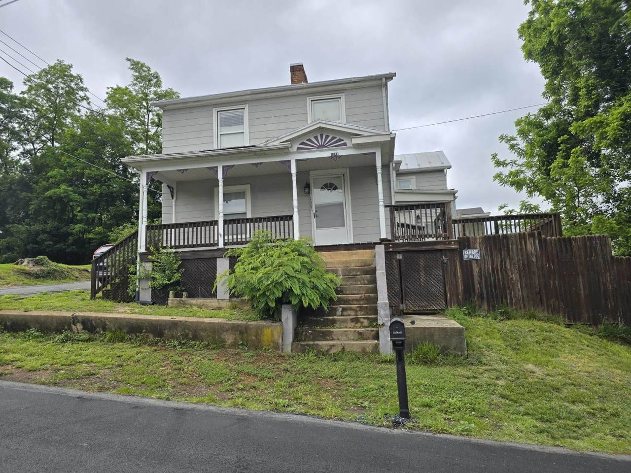 1111 Maple St - Photo 1