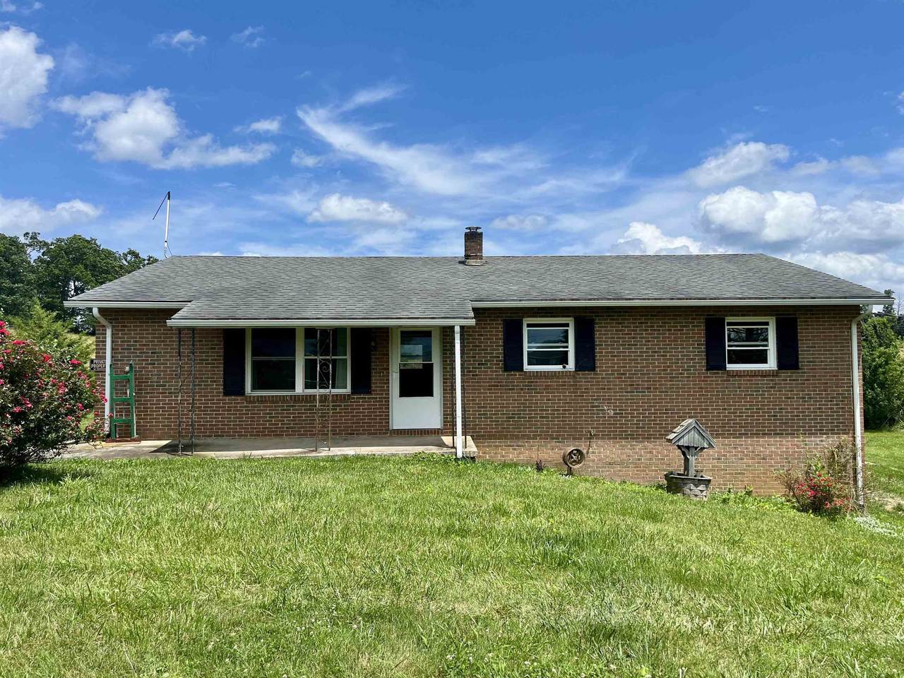 504 Steeles Fort Rd - Photo 1