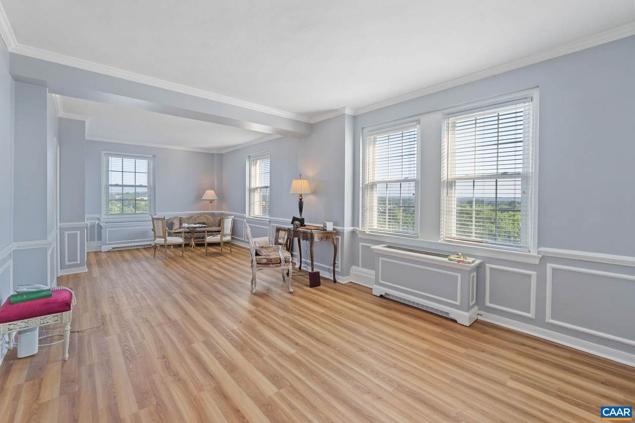 500 Court Sq - Photo 1