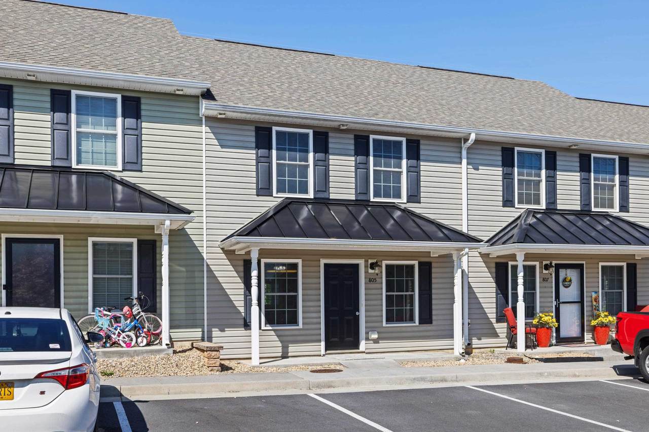 805 Carson Cir - Photo 1