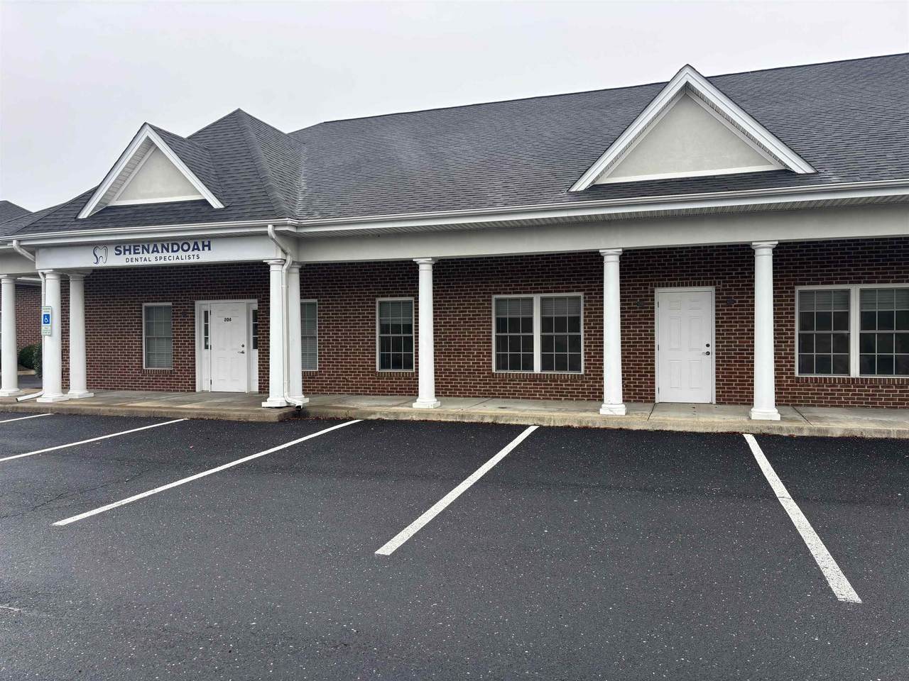 1557 Commerce Ave - Photo 1