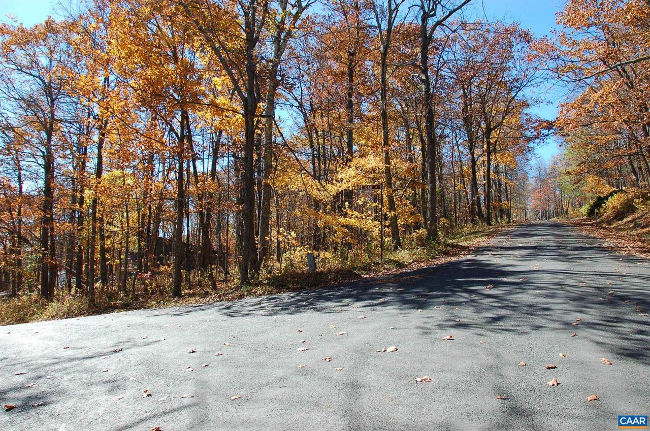 24 White Oak Ln - Photo 1