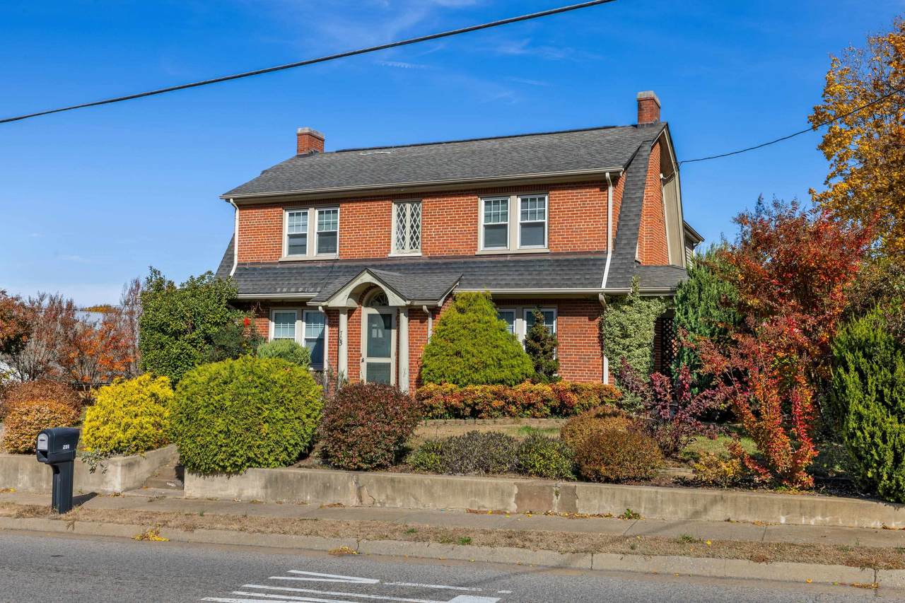 705 Richmond Ave - Photo 1