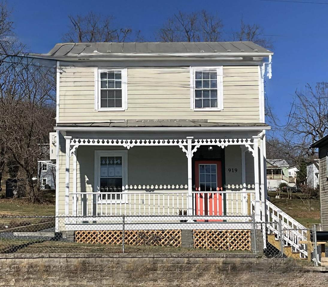 919 Stuart St - Photo 1