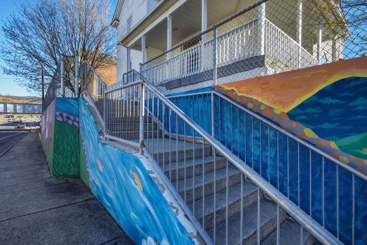 600 East Main St - Photo 1