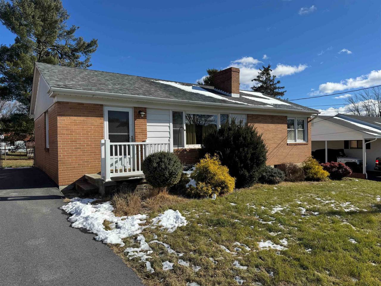 209 George St - Photo 1