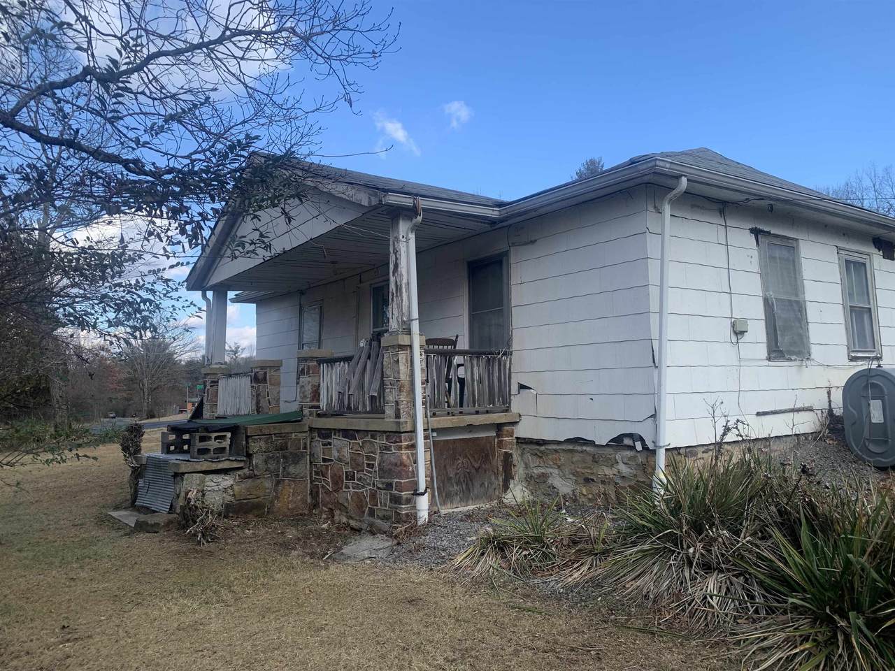 100 Edgewood Dr - Photo 1