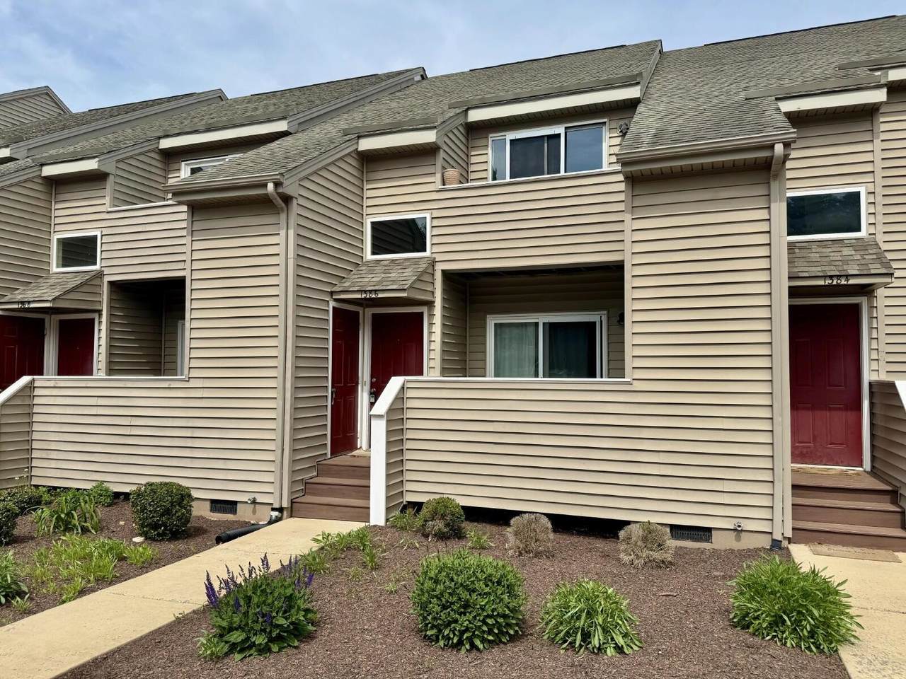 1386 Bradley Dr - Photo 1