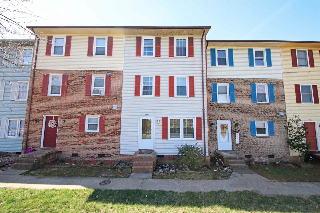 1410 Country Club Ct - Photo 1