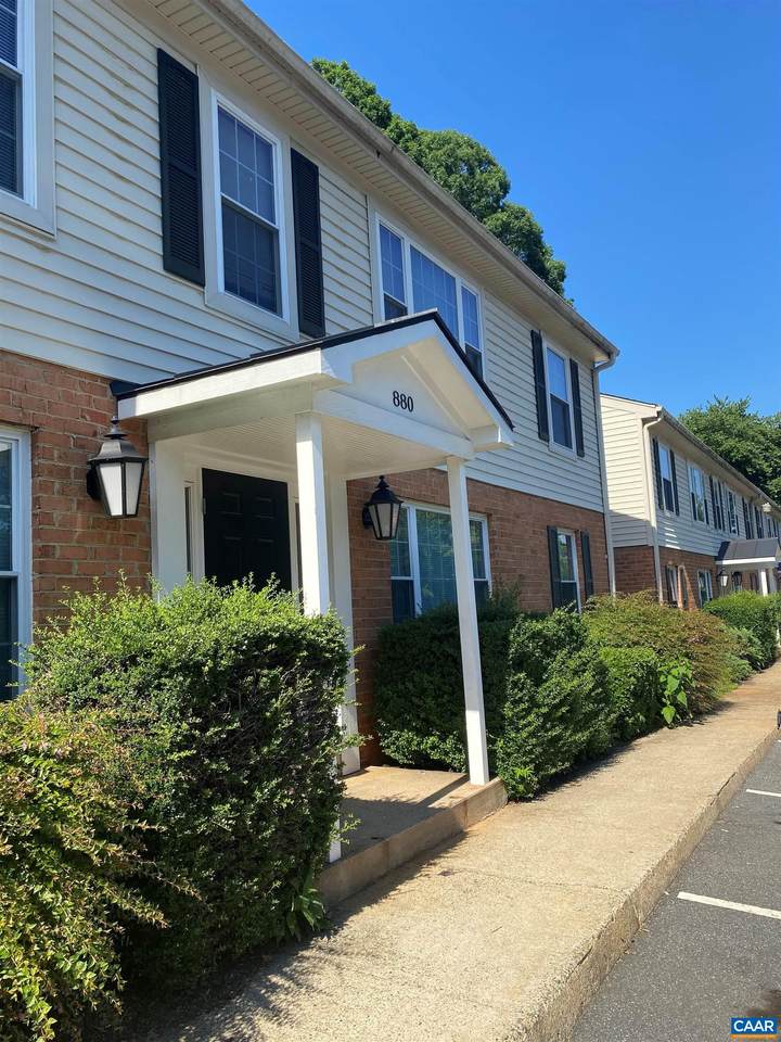 845 Fountain Ct - Photo 1