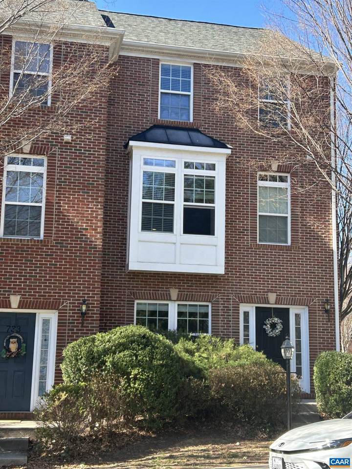 735 Rainier Rd - Photo 1