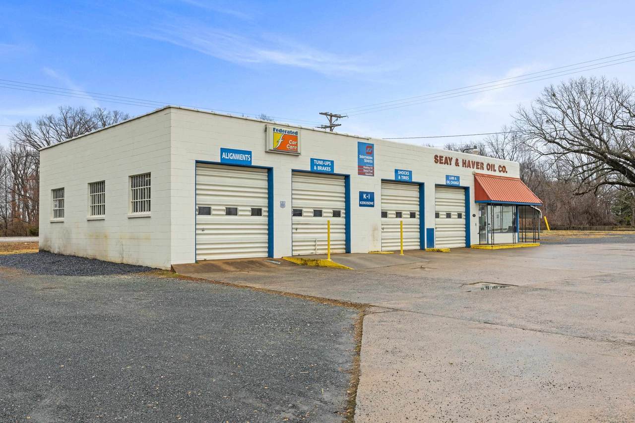 16855 Oak St - Photo 1